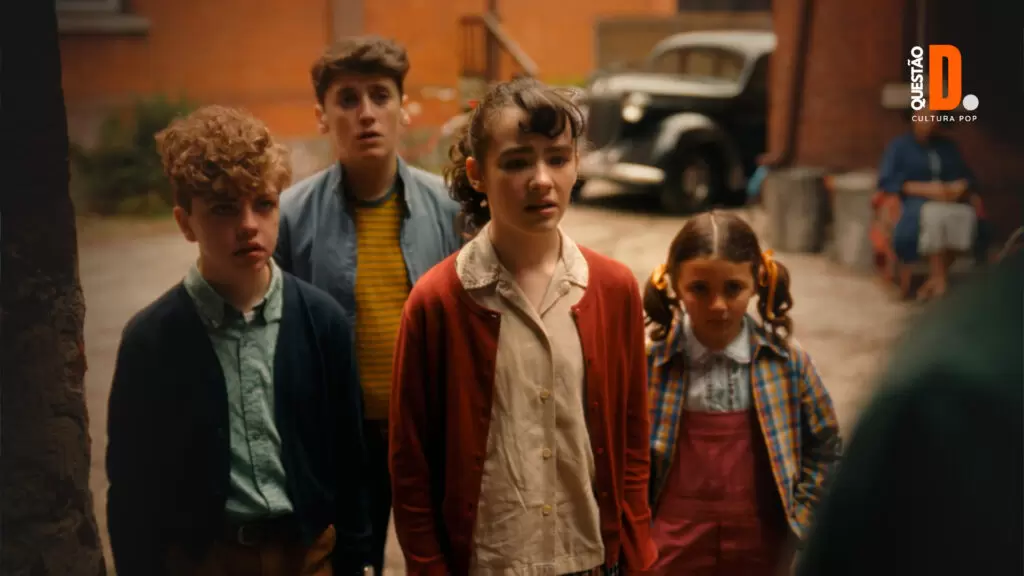 It: Bem-Vindo a Derry | Tedds, Phil, Lillys e irmã de Phil, desolados por não acrediaterem neles | Questão D