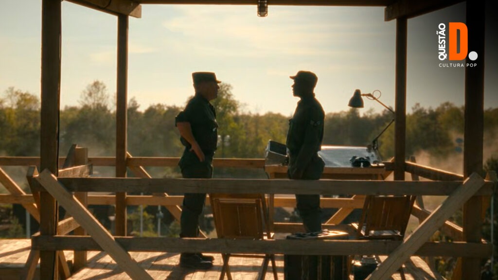 It: Bem-Vindos a Derry | Chris Chalk sendo confrontado por um oficial | Questão D