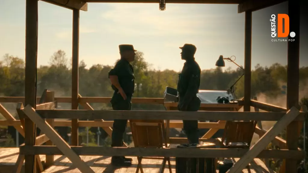 It: Bem-Vindos a Derry | Chris Chalk sendo confrontado por um oficial | Questão D