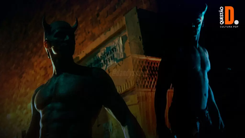 Hellbent (2004) |Imagem do serial killer em duas ângulos. Esquerda o torso de baixo para cima. Direita ele de perfil e mostrando seu tronco | Questão D